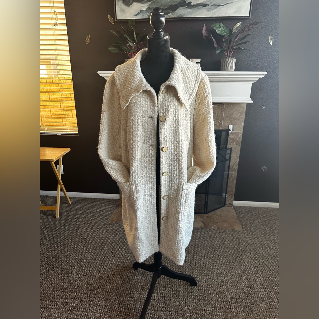 Alfani Plus Sized Women's Cream Tweed Lined Midi Button Front Peacoat. Sz.24w
